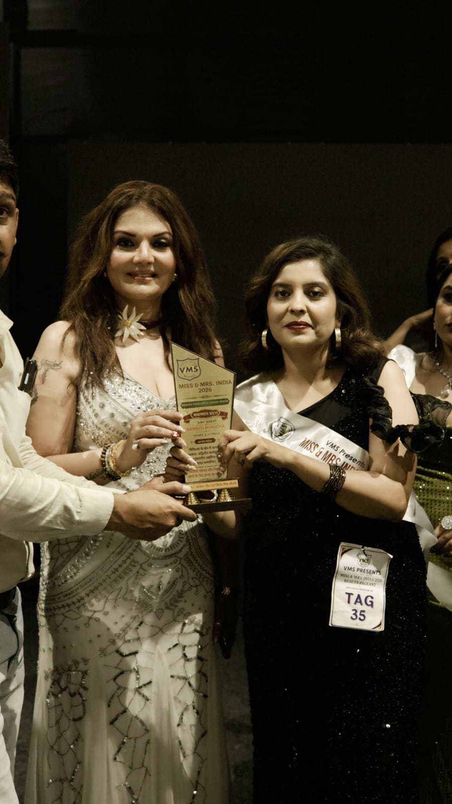 Raipur's Unnati Shukla and Chanchal Sahu won the title of Mrs. India and Miss India 2026 in Indore, Chhattisgarh, Khabargali
