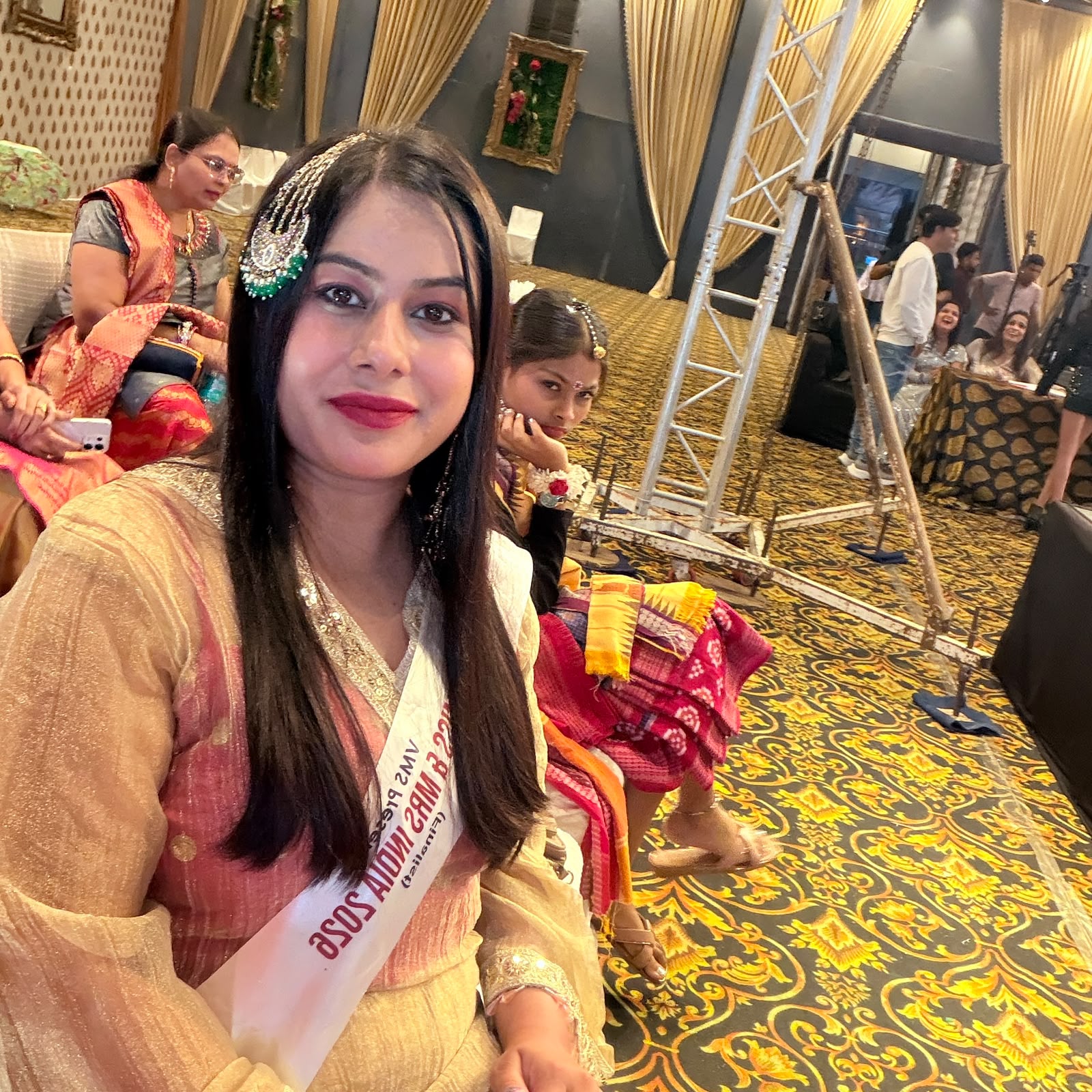 Raipur's Unnati Shukla and Chanchal Sahu won the title of Mrs. India and Miss India 2026 in Indore, Chhattisgarh, Khabargali