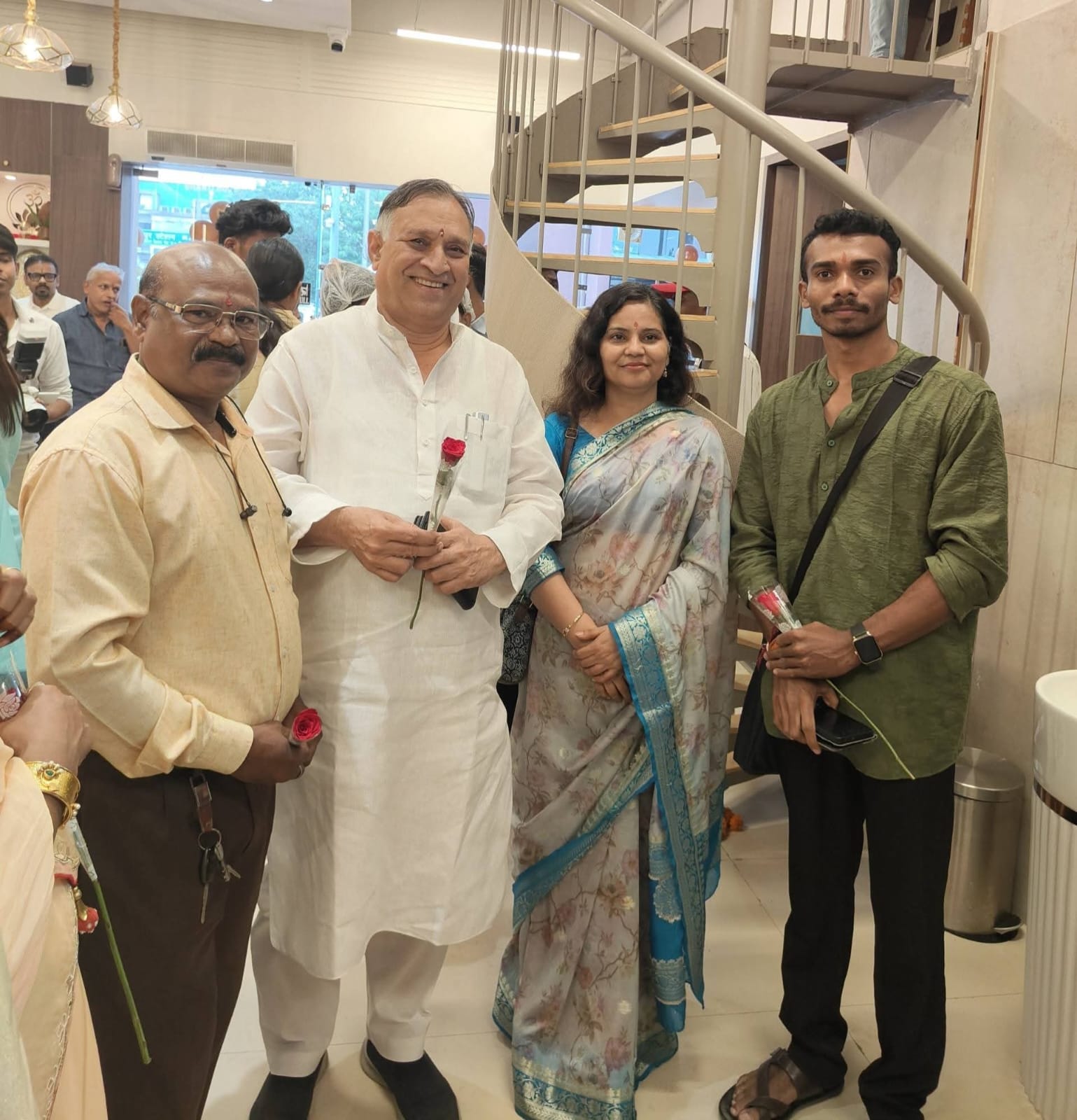 Raipur Railway Station, Shubh Rasoi Raipur, Raipur Junction, Vegetarian Food, Satvik Food, Chhattisgarh Handicapped Finance and Development Corporation Chairman Lokesh Kavadiya, Platform No. 1, Director, Hiralal, Pankaj Kumar Bothra, Vikas Kumar, Chirag and Kavya Jain, Raipur, Chhattisgarh, Khabargali