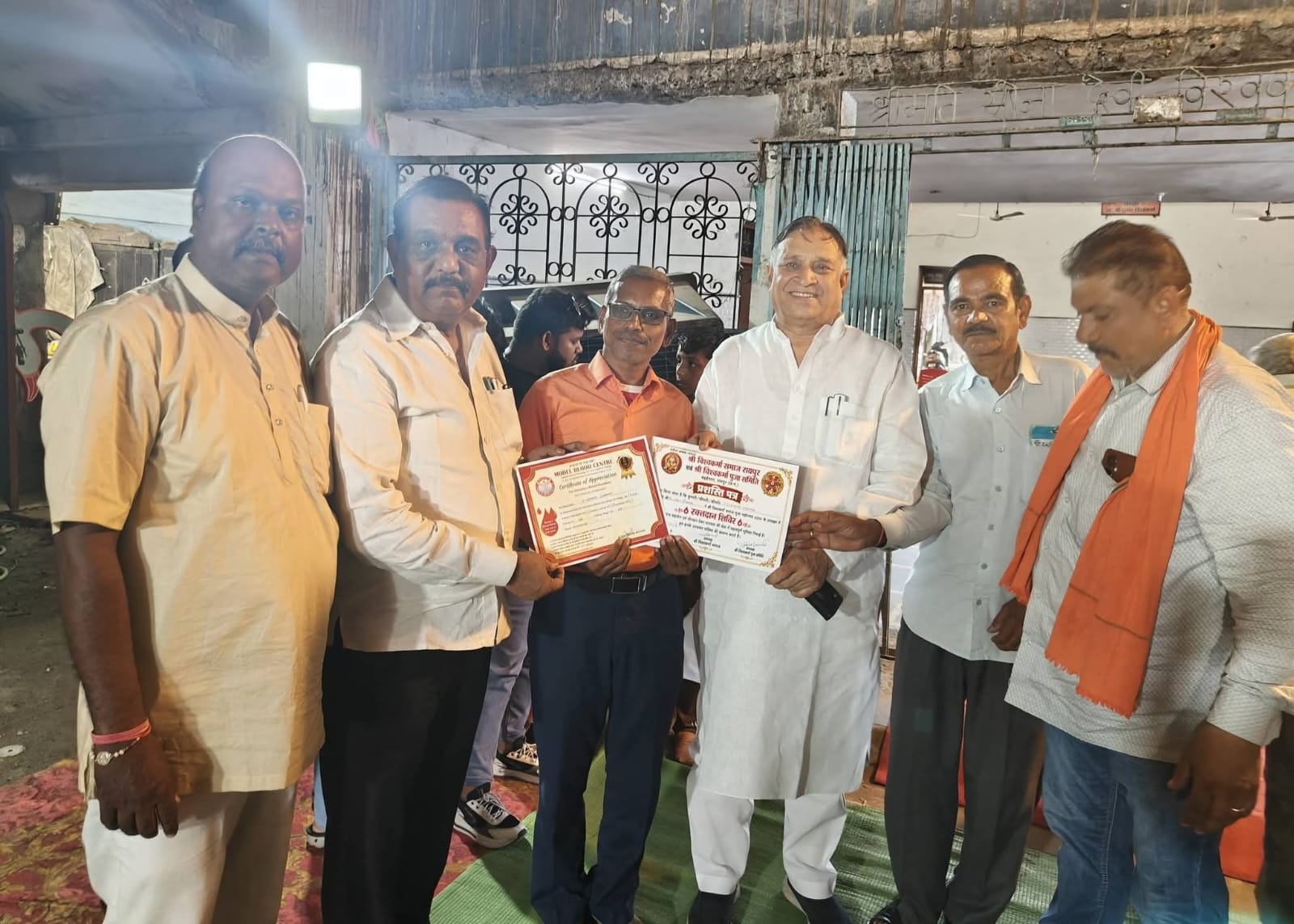 'Seva Sankalp Abhiyan' Service Pledge Campaign held on Prime Minister Narendra Modi's birthday; 218 people received free spectacles. The Shri Vishwakarma Samaj and Mahavir Intercontinental Service Organization organized a free eye check-up and spectacle distribution camp. Attendees included Lokesh Kavadia, Chairman of the Chhattisgarh Divyangjan Finance and Development Corporation, and Prafulla Vishwakarma, Chairman of the Chhattisgarh Iron Craftsmen Development Board. Raipur, Chhattisgarh – Khabargali.
