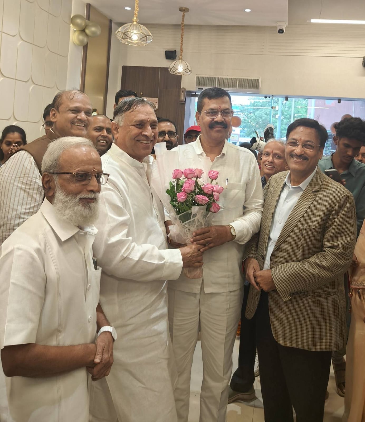Raipur Railway Station, Shubh Rasoi Raipur, Raipur Junction, Vegetarian Food, Satvik Food, Chhattisgarh Handicapped Finance and Development Corporation Chairman Lokesh Kavadiya, Platform No. 1, Director, Hiralal, Pankaj Kumar Bothra, Vikas Kumar, Chirag and Kavya Jain, Raipur, Chhattisgarh, Khabargali