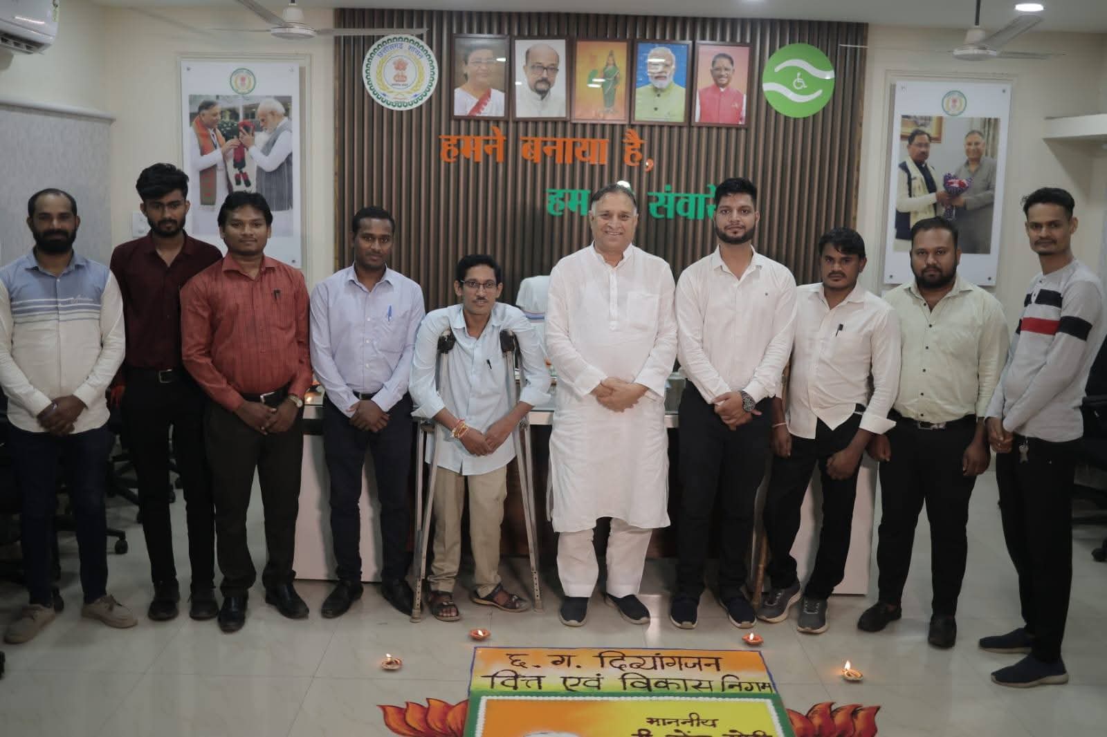 Service Resolution Campaign, Narendra Modi, Chhattisgarh Disabled Finance and Development Corporation Chairman Lokesh Kavadiya, Disabled, Raipur, Chhattisgarh, Rangoli, Public Service, Khabargali