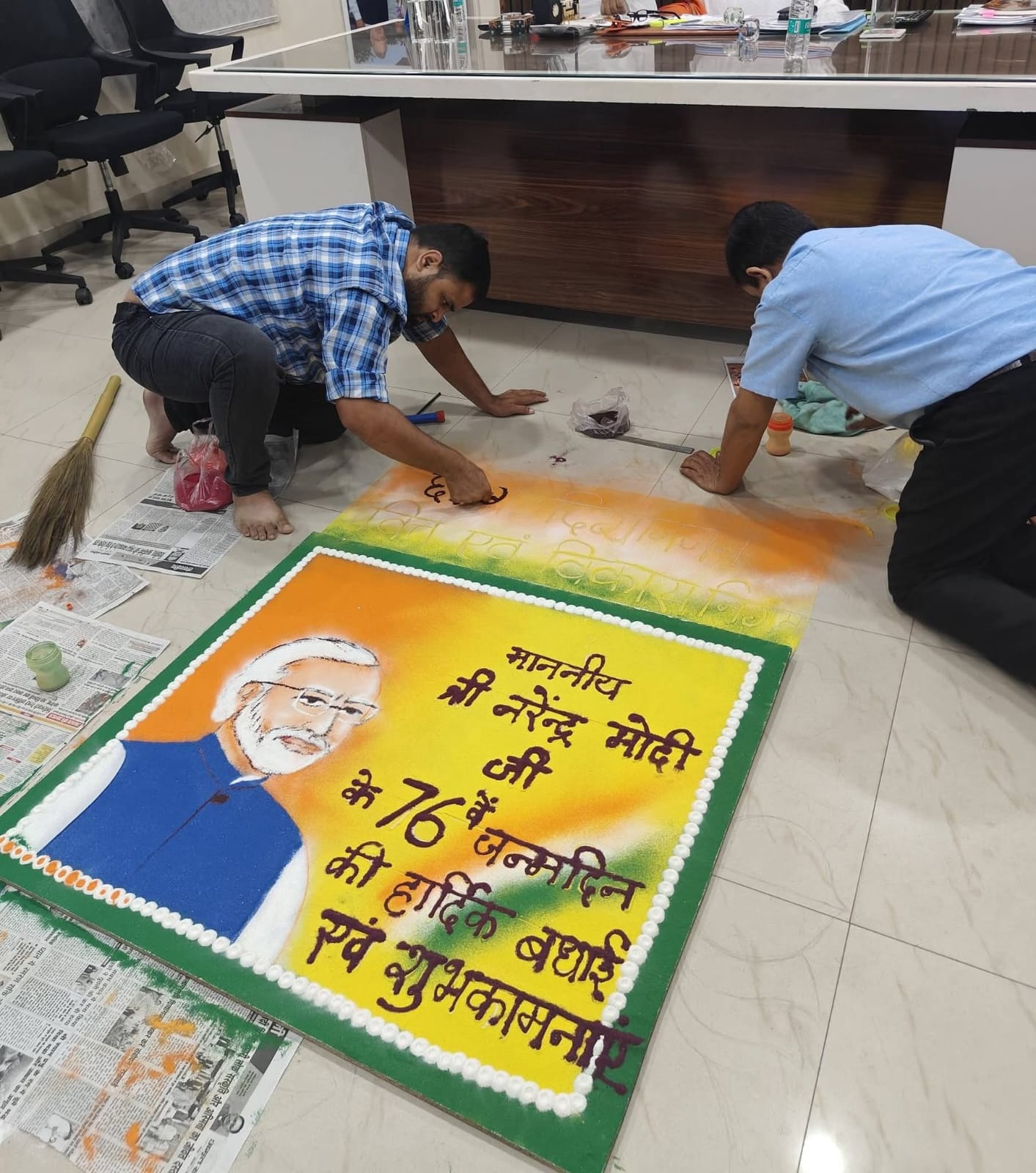 Service Resolution Campaign, Narendra Modi, Chhattisgarh Disabled Finance and Development Corporation Chairman Lokesh Kavadiya, Disabled, Raipur, Chhattisgarh, Rangoli, Public Service, Khabargali