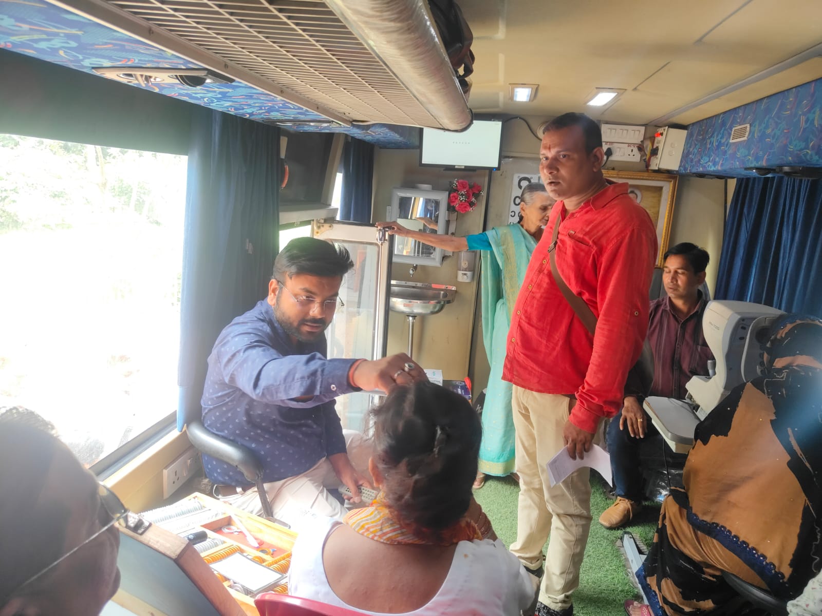 Raipur Press Club, Mahavir International Service Organization, Free Eye Check up, Eye Camp, Cataract Operation, Health, State Minister rank Lokesh Kavadiya, Raipur, Chhattisgarh, Khabargali