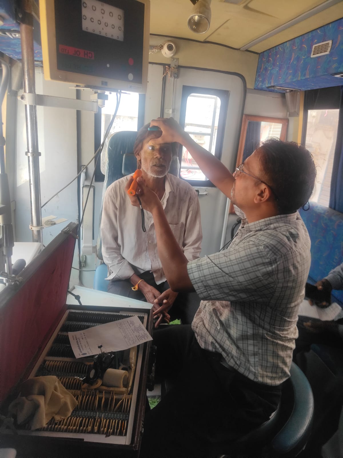 Raipur Press Club, Mahavir International Service Organization, Free Eye Check up, Eye Camp, Cataract Operation, Health, State Minister rank Lokesh Kavadiya, Raipur, Chhattisgarh, Khabargali