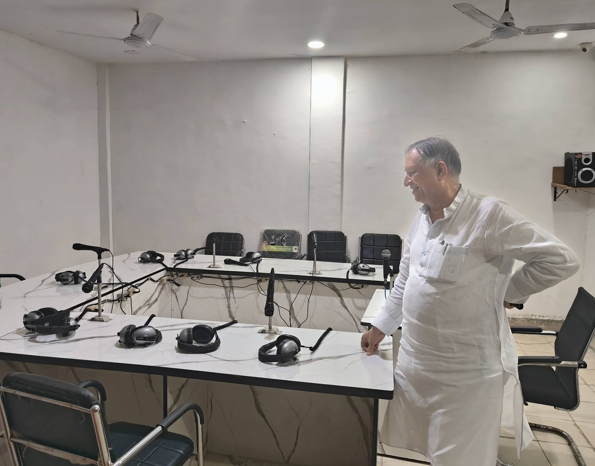 Kabirdham, School for Visually and Hearing Impaired, Singhanpuri, Chhattisgarh Handicapped Finance and Development Corporation Chairman Lokesh Kavadiya met the disabled children, took stock of the school's arrangements, Khabargali