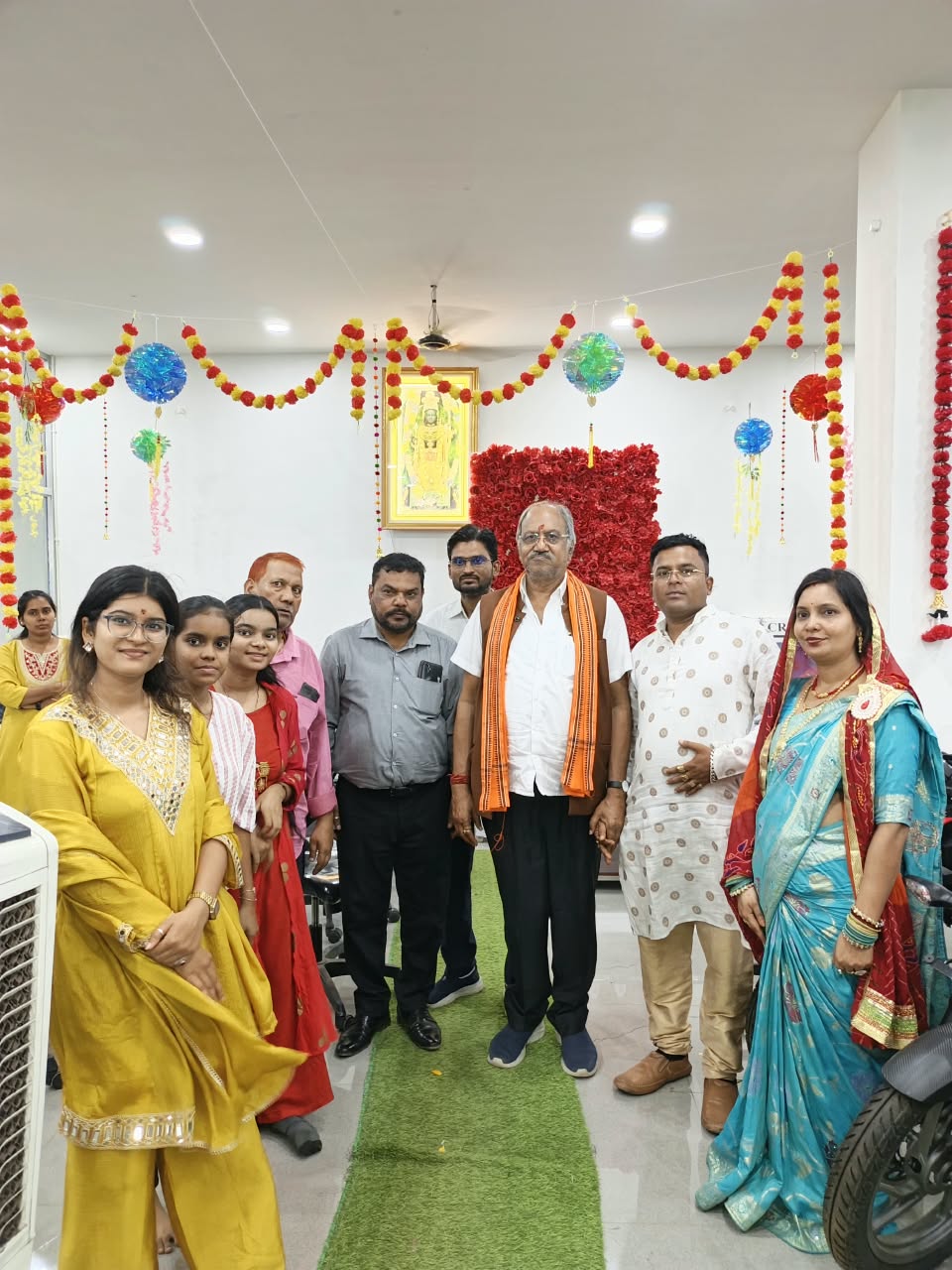 Raipur News, Mahajan Automobiles, Chhattisgarh, Bajaj Showroom Raipur, MP Brijmohan Agarwal, Raipur Rural Assembly MLA Motilal Sahu, Sejbahar, Area Sales Manager of Bajaj Auto Limited Amit Singh, Area Service Manager Vikas Thakur, Dealer Ujjwal Agarwal, Proprietor Yogesh Devangan, Khabargali