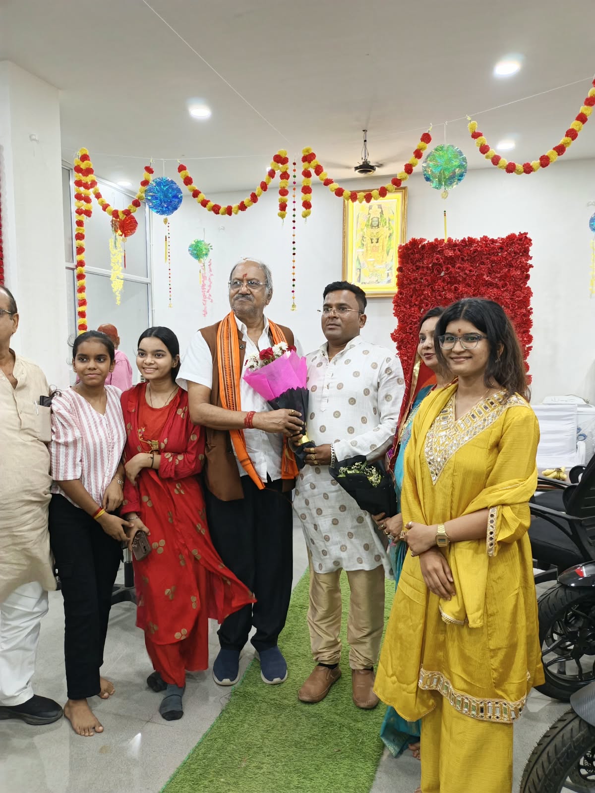 Raipur News, Mahajan Automobiles, Chhattisgarh, Bajaj Showroom Raipur, MP Brijmohan Agarwal, Raipur Rural Assembly MLA Motilal Sahu, Sejbahar, Area Sales Manager of Bajaj Auto Limited Amit Singh, Area Service Manager Vikas Thakur, Dealer Ujjwal Agarwal, Proprietor Yogesh Devangan, Khabargali