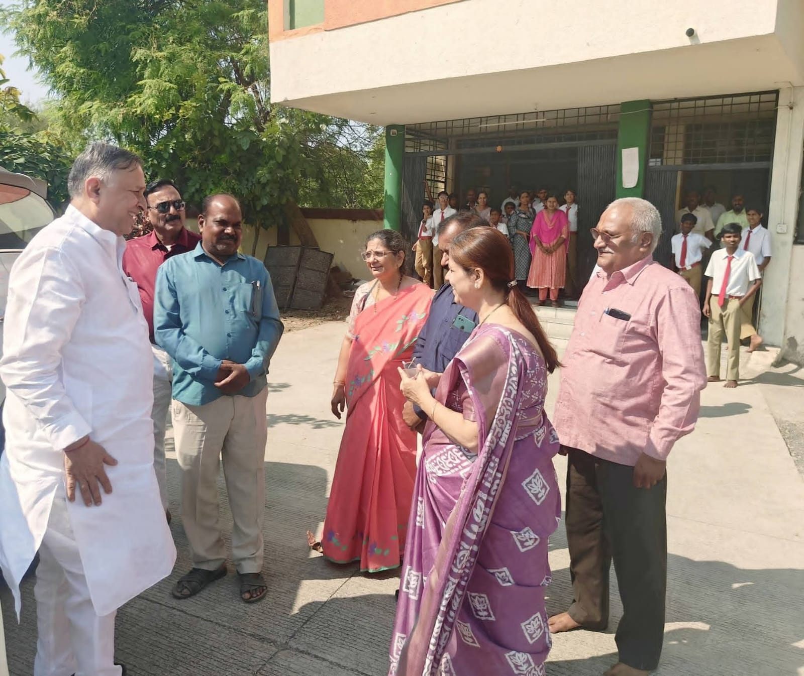 Resident of Deaf and Dumb School, Government Deaf and Dumb School, Songaon, Nagpur, Hudkeshwar, Chhattisgarh Chairman of Disabled Finance and Development Corporation Lokesh Kavadiya, Chhattisgarh, Nagpur, Disabled, Deaf and Dumb School, Skill Development Training, Chhattisgarh, Khabargali