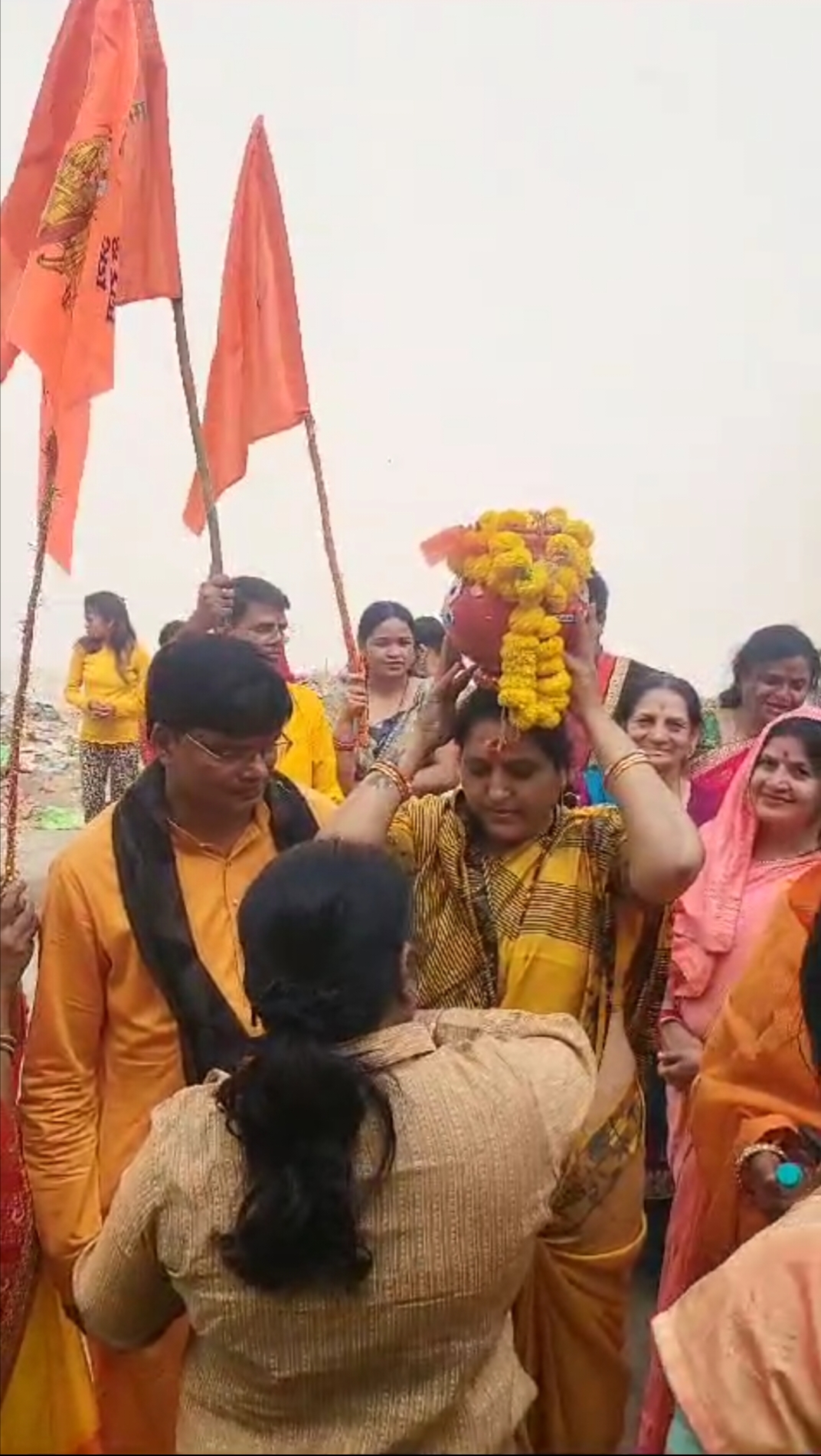 A grand procession of the Akshat Kalash worshiped in Gayatri Nagar was taken out, from Shri Siddhivinayak Shiv Sai Hanuman Temple of Gayatri Nagar to New Gayatri Nagar, Pink City, Cell Tax Colony, Bhavana Nagar, Shri Ram Temple Ayodhya, Raipur, Chhattisgarh, Khabargali.