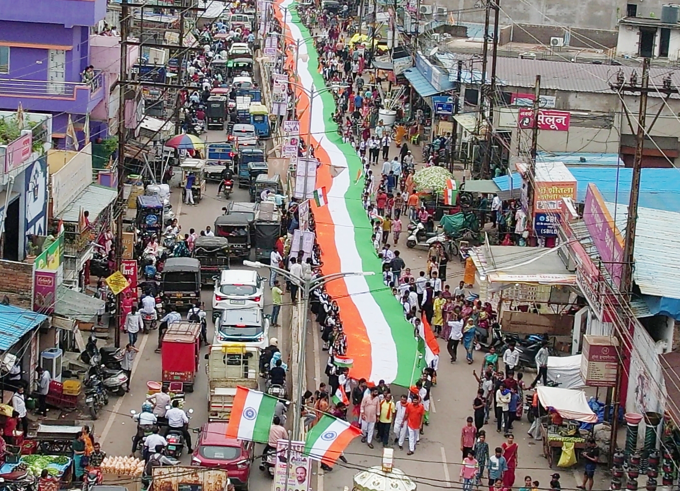 Raipur immersed in patriotism, BJP took out Tricolor Rally under the leadership of Munat, the capital was filled with patriotism with the huge Tiranga Yatra, youths danced to patriotic songs, many big leaders including Chief Minister Vishnudev Sai participated in the grand Aarti of Bharat Mata, Chhattisgarh, Khabargali