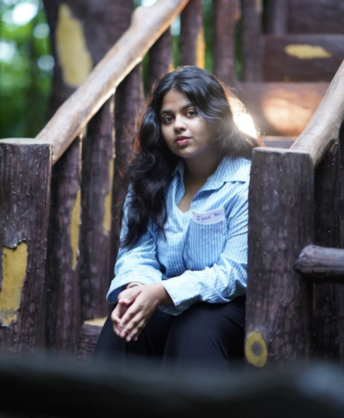Those words stopped on your lips... Those nights were spent sitting and humming, Ania Singhania's song is making waves on YouTube, Chhattisgarh Mahtari Tor Katka Karav Bakhaan, Class XII student of NH Goel World School, daughter of renowned dermatologist Dr Bharat Singhania and Dr Sarika Singhania, Raipur, Chhattisgarh, Khabargali