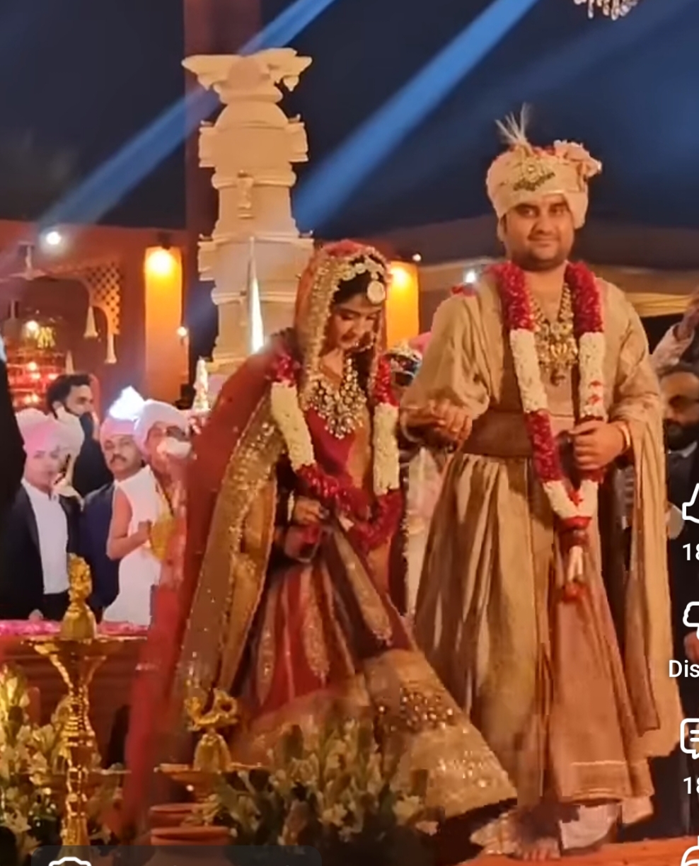 Jai Jai Indresh Upadhyay tied the knot of marriage, took seven rounds with Shipra Sharma of Haryana, Jaipur, Vrindavan, Brij, Krishna, Radhe, Govardhan, Gopi, Ashtanidhi, Mother Cow, Mother Yashoda, Mother Devaki, Nand Baba, Vasudev Ji, Vrishbhanu Ji, Mother Kirti, Eight Friends, Eight Friends, Govardhan, Yamuna Ji, Mathura, Khabargali