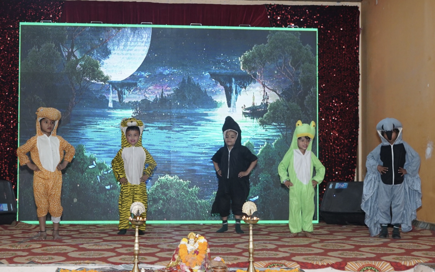 Sai Convent High School, Gondwara, held its annual day celebration; students presented colorful performances. Chief Guest Nand Kishore Sahu praised the students, Mrs. Megha Sharma, Raipur, Chhattisgarh, Khabargali