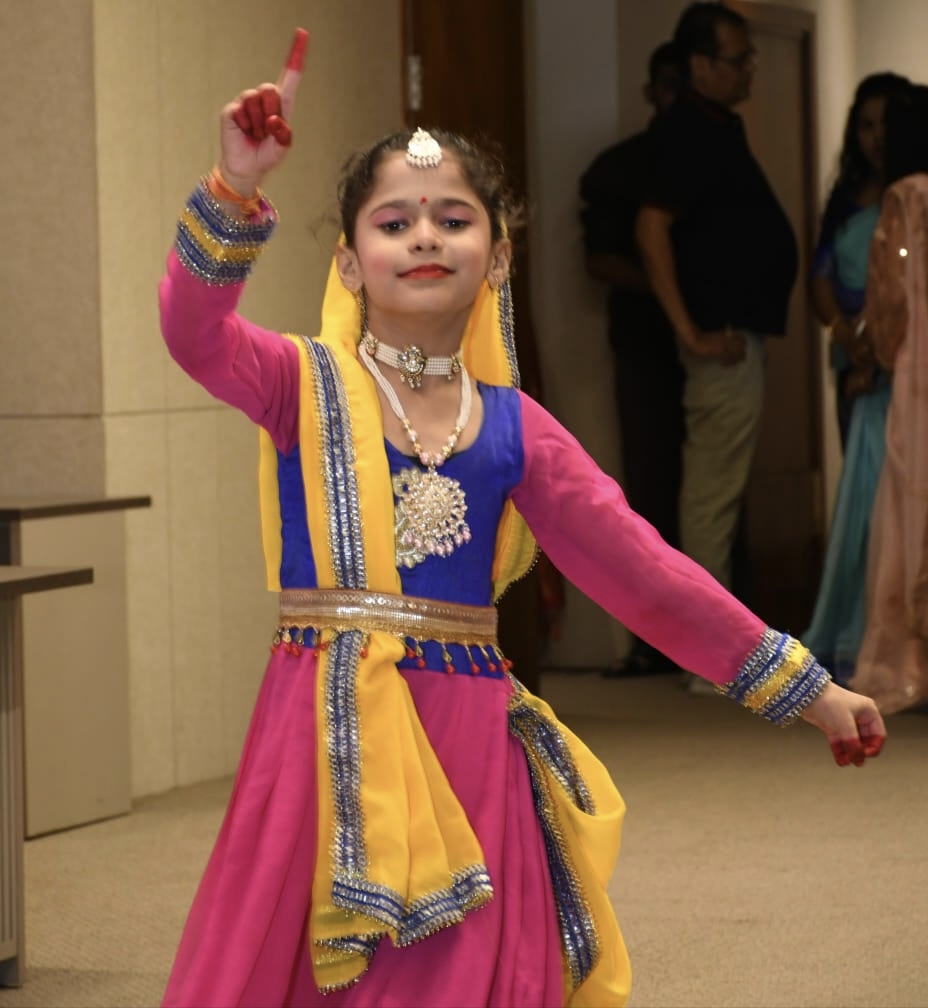 Raipur: The capital resonated with 'Nari Tu Narayani Samman', 121 talents of the society were honoured with grand awards, founder and director of the organization Sonam Srivastava, Mahendra Singhania, UHFC Foundation, Chhattisgarh, Khabargali