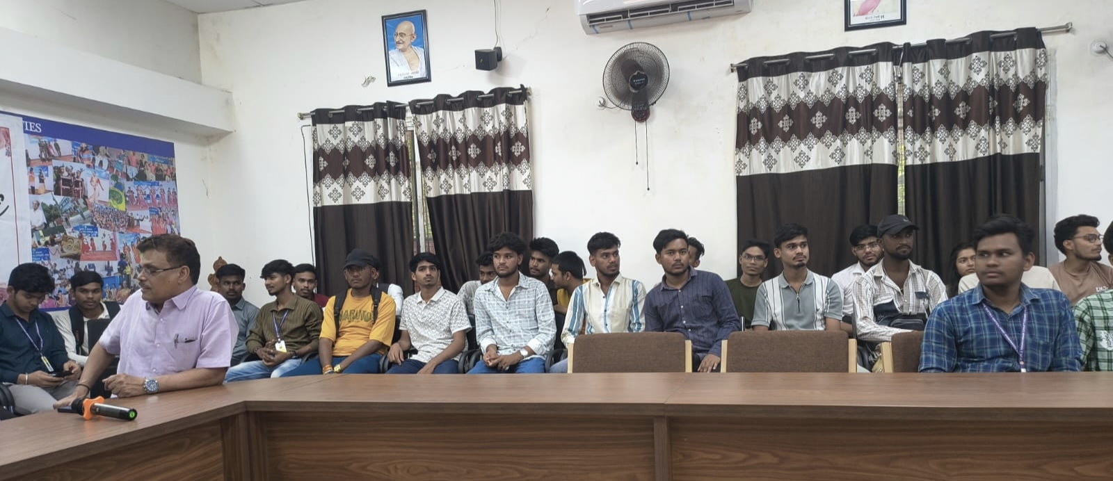 Workshop on Digital and Financial Literacy concluded at Chhattisgarh College, Aditya Bais, National Centre for Financial Education, Principal Dr. Anjali Bhatnagar, IQAC Coordinator Dr. Manju Verma, Khabargali