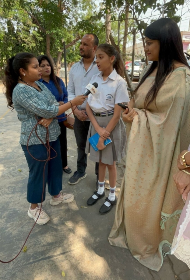 Preet Tarwani wrote the book “The Fearful Girl” at the age of 13, released in Rajkumar College, granddaughter of Bhim Das Anjana Tarwani, daughter of Vijay Priyal Tarwani, Raipur, Chhattisgarh, Khabargali