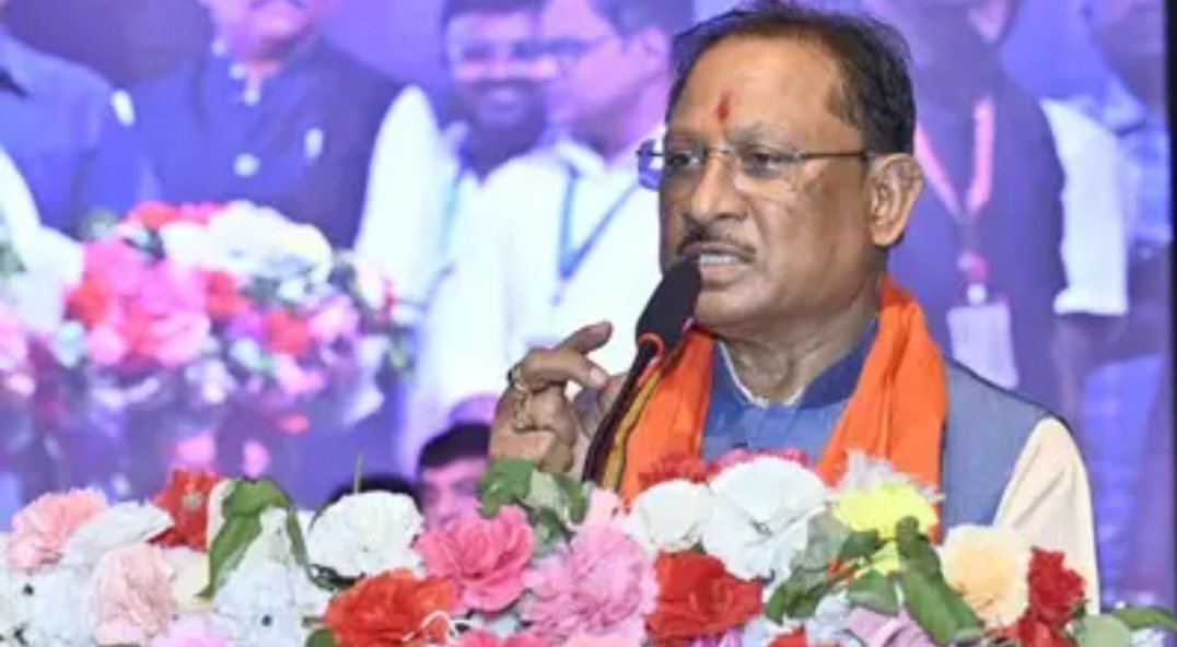 ​    ​12 lakh traders have an important role in building a developed Chhattisgarh: Chief Minister Sai, Chief Minister attended the oath taking ceremony of the newly elected office bearers of Chhattisgarh Chamber of Commerce and Industries, Assembly Speaker Dr. Raman Singh, former MP and former Governor Ramesh Bais, Raipur MP Brijmohan Agarwal, Chamber President Satish Thaurani, General Secretary Ajay Bhasin, Treasurer Nikesh Bardia, Saint Sai Uday Shadani, Sai Laldas, Amma Mahant Meera Devi, Raipur, Khabargali