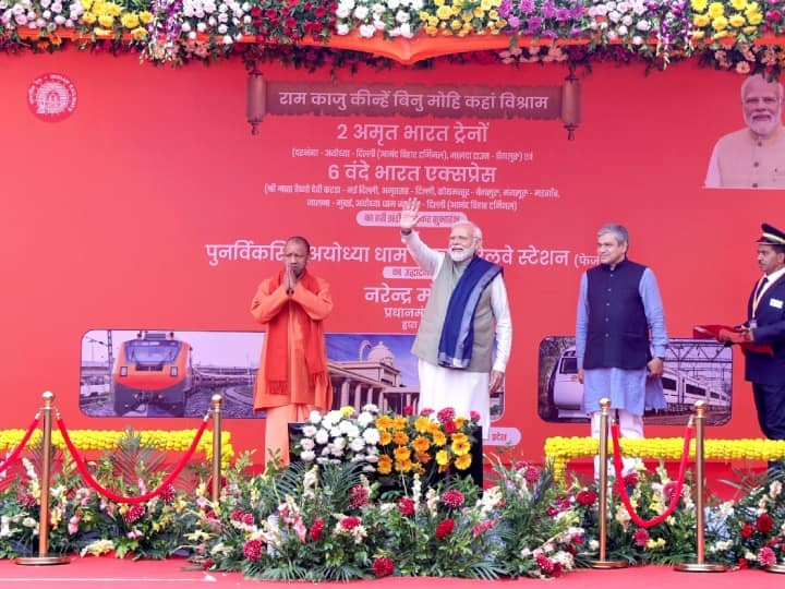 Ram Nagri Ayodhya, PM gifted a project worth Rs 16 crore to Ayodhya, grand welcome, party to Babri case also showered flowers, inaugurated other projects including new international airport and railway station, two Amrit Bharat and six Vande Bharat trains.  Also flagged off, Khabargali