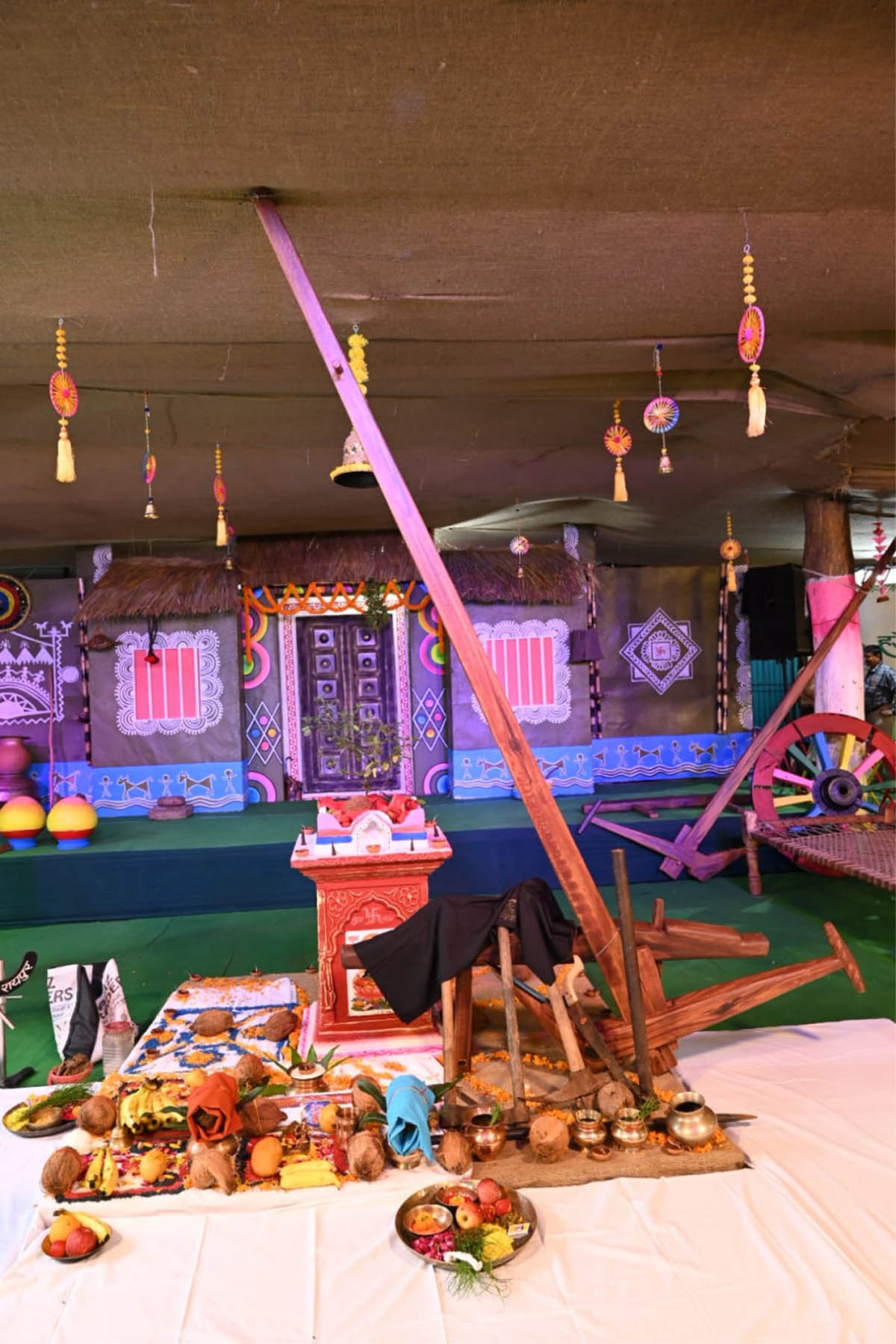 Hareli in the Chief Minister's residence, Chief Minister Baghel congratulated Hareli by riding on a Chhattisgarhian style swing and cart, running a lattu on his hand, traditional tools, instruments, animals and shepherd's clothes, exhibition of jewellery, khabargali