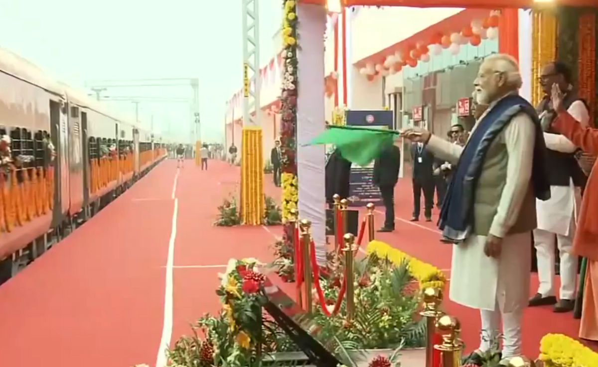 Ram Nagri Ayodhya, PM gifted a project worth Rs 16 crore to Ayodhya, grand welcome, party to Babri case also showered flowers, inaugurated other projects including new international airport and railway station, two Amrit Bharat and six Vande Bharat trains.  Also flagged off, Khabargali