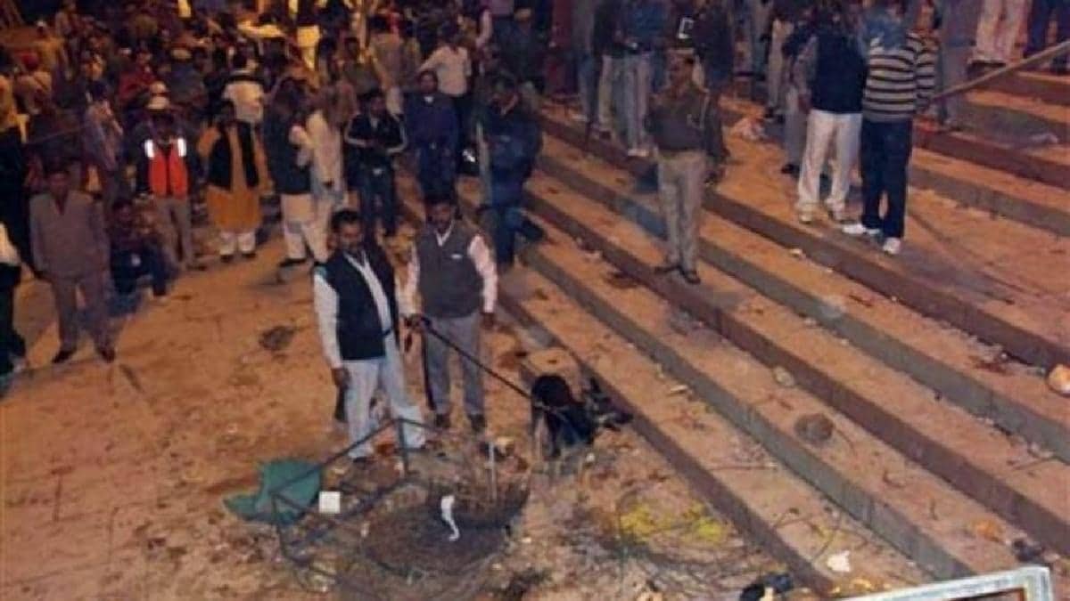 Terrorist Waliullah sentenced to death, Sankat Mochan Temple in Varanasi, 2006 Serial Bomb Blast at Cantt Railway Station, Khabargali
