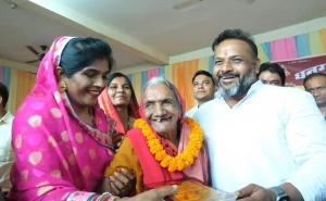 Sushil Sunny Aggarwal honored the elders, felicitation ceremony of Dhangar Dhengar community on the occasion of International Day of Older Persons, Sanjay Nagar of Raipur South Assembly Constituency, Mata Ahilya Bai Holkar, Chhattisgarh, Khabargali