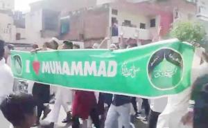 Protests erupt in several states over the "I Love Mohammed" poster, a conspiracy to disrupt the festive season. Hindi news big news latest News khabargali 
