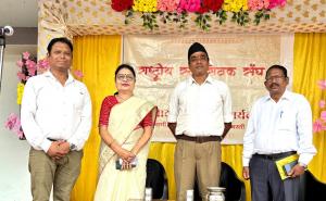 The education in-charge of the Central Jail praised the RSS, saying, "The Sangh is uniting the family and society." As part of the centenary year of the Rashtriya Swayamsevak Sangh, a program was organized by the Swami Vivekananda branch in Tatibandh. Netram Nakatode, the education in-charge of the Central Jail, was the chief guest. Akashdeep Gupta, the Raipur Metropolitan Co-ordinator of the RSS, Raipur, Raipur, Chhattisgarh, Khabargali