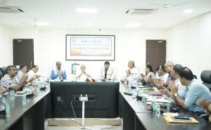 MLA Amar Agrawal, Sahakar Bharati's Chhattisgarh General Secretary Kaniram, Apex Bank Chairman Kedar Nath Gupta, Saurabh Sharma and KN Kande, Raipur, Chhattisgarh, Khabargali