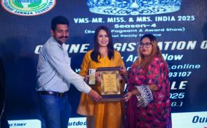 A grand celebration of 'Mr., Miss & Mrs. India 2025' and 'Bharat Gaurav Samman' was organised at Triton Hotel, Bollywood actress Mahima Chaudhary, Founder of VM Management & Securitas Jitendra Singh Chaudhary and Kavita Singh as chief guests, Raipur, Chhattisgarh, Khabargali