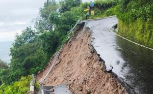 Heavy rains wreak havoc in Darjeeling; bridge collapses, 20 dead, several missing hindi News big News latest News khabargali 