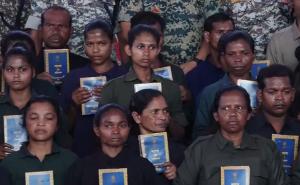 208 Naxalites surrendered to security forces, surrendering a total of 153 weapons. Hindi latest big News khabargali 