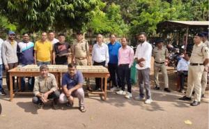 Balod police take major action, Rs 3.25 crore recovered from a secret chamber of a car balod news Chhattisgarh news hindi News khabargali 