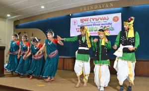 At the silver jubilee celebration of the 'Yuva' organization, Odissi and Chhattisgarhi folk dances captivated the audience.  The chief guests were Kedar Gupta, Chairman of Apex Bank, and MLA Purandar Mishra.  M. Rajiv, founder of Yuva, was also present. Raipur, Chhattisgarh, Khabargali.