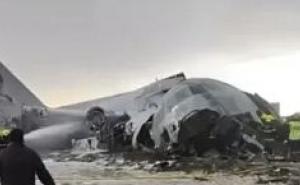 A plane carrying currency notes crashes in Bolivia, killing 15; a looting of currency notes follows the accident. hindi news latest khabargali 