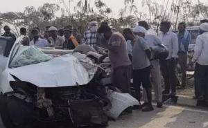 तेज रफ्तार ट्रक ने कार को मारी ठोकर,  4 CRPF जवानों की मौत खबरगली 4 CRPF jawans killed as speeding truck hits car hindi news latest news khabargali 