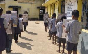 स्कूलों में प्रार्थना के दौरान पढ़े जायेंगे न्यूज पेपर,  विद्यार्थियों की दिनचर्या में शामिल हुआ अखबार वाचन खबरगली Newspapers will be read during prayer time in schools, newspaper reading has become a part of students' daily routine. Raipur chhattisgarh hindi news khabargali 