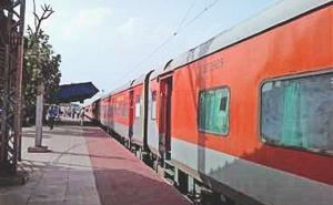  वैनगंगा एक्सप्रेस में गूंजी किलकारी, चलती ट्रेन में महिला ने दिया बच्ची को जन्म खबरगली A cry of joy resonated on the Vanganga Express as a woman gave birth to a baby girl on a moving train. raipur chhattisgarh hindi news khabargali 