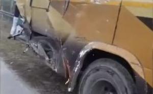 यमुना एक्सप्रेसवे पर कंटेनर ने बस को मारी टक्कर, हादसे में 6 लोगों की मौत खबरगली Container hits bus on Yamuna Expressway, 6 people killed in the accident mathura hindi news khabargali 