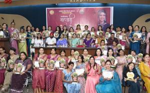 "State Talents Adorned with Traditional Garlands and Bangles: Navsrijan Manch Honors 65 Women and 12 Self-Help Groups with the 'Chhattisgarh Mahtari Alankaran'" — "Raipur: On International Women's Day, the state's 'Mahtaris' (mothers/women) who have performed outstanding work were accorded a grand felicitation. — Shri Amarjit Singh Chhabra, State President of the organization | Chhattisgarh, Raipur | Khabargali"