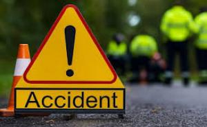 Unknown vehicle ran over bike riders, 3 people died in agony hindi news big news khabargali 