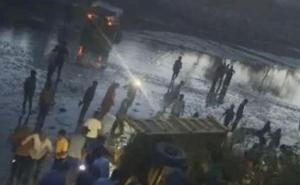 Tragic accident in Kushinagar, tractor-trolley full of devotees overturns in canal, 4 people dead hindi news big news khabargali 