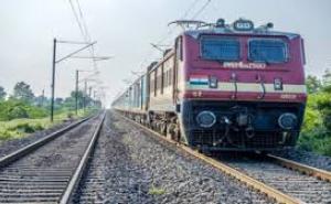 Minor girl's body found on railway track, boyfriend had pushed her from a moving train bilaspur chhattisgarh hindi news latest news khabargali 