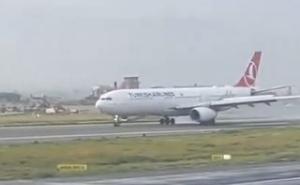  A major accident was averted at the airport when a plane tyre caught fire, carrying 277 passengers. new delhi hindi news big news khabargali 