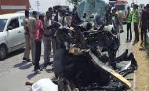 Five UP policemen killed in Haryana after their Scorpio collided with another car while overtaking on the expressway. hindi news big news khabargali 