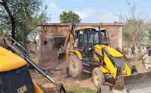 Bulldozers raze 80 houses in Nakti village; 60 families relocated to Naya Raipur. Hindi news latest khabargali 