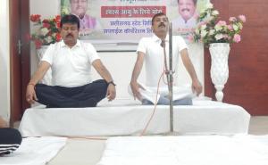 Theme 'Yoga for Healthy Ageing', Yoga is the basis of balance in life, adopt yoga for a healthy life, Sanjay Srivastava, Chairman of Civil Supplies Corporation, Yogacharya Jitendra Kumar Agarwal, Deputy AGM, NAN, Nava Raipur, Chhattisgarh, Khabargali