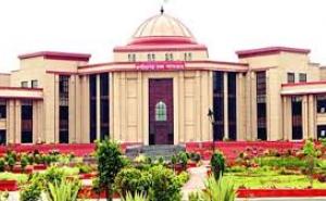 The High Court has ruled that even after dismissal, the court will not give the full back pay. chhattisgarh hindi news bilaspur khabargali 