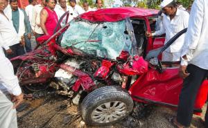 Horrific road accident in Jalgaon, 5 people of the same family died. hindi news maharastra hindi news khabargali 